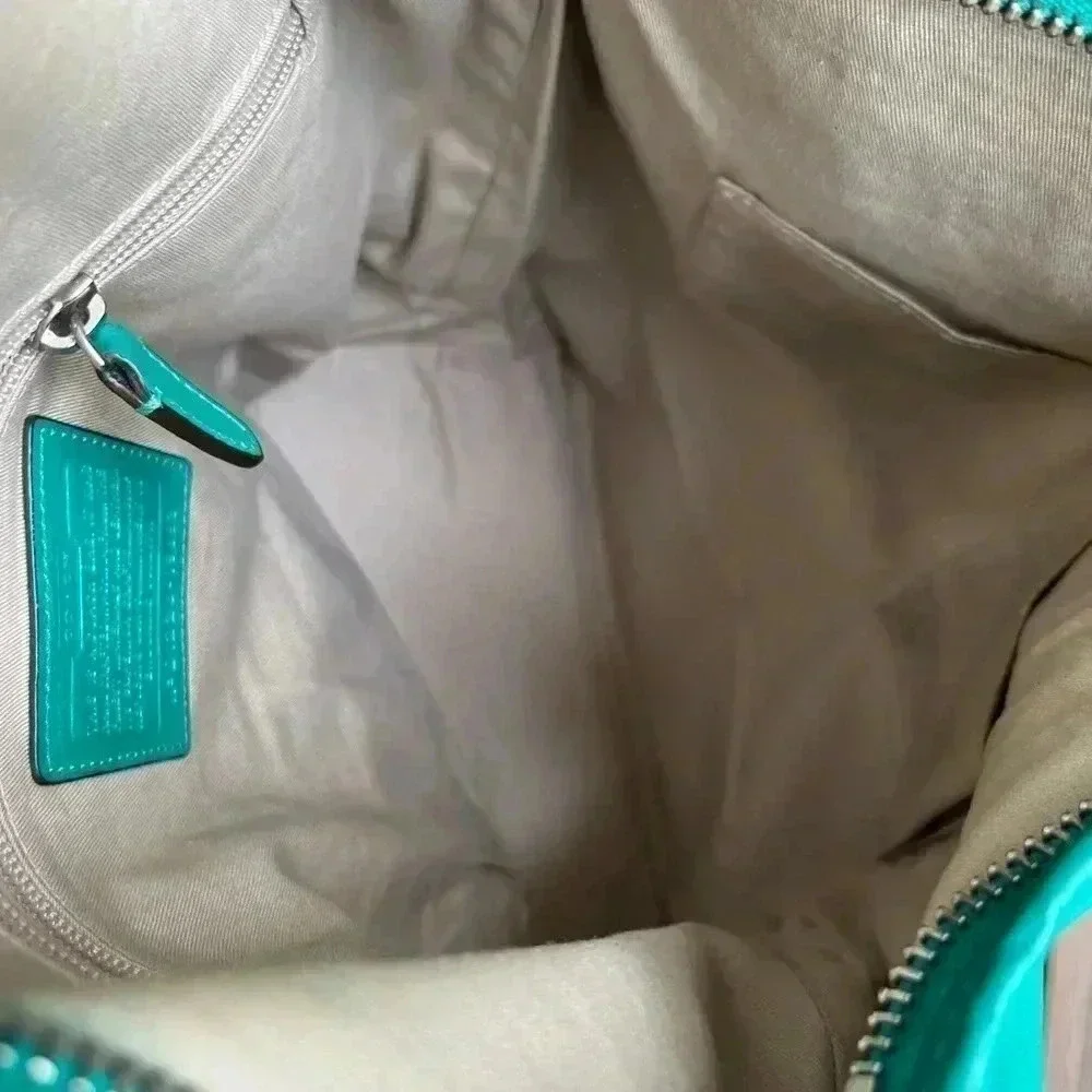 Coach Green Heritage Hobo With Adjustable should strap .